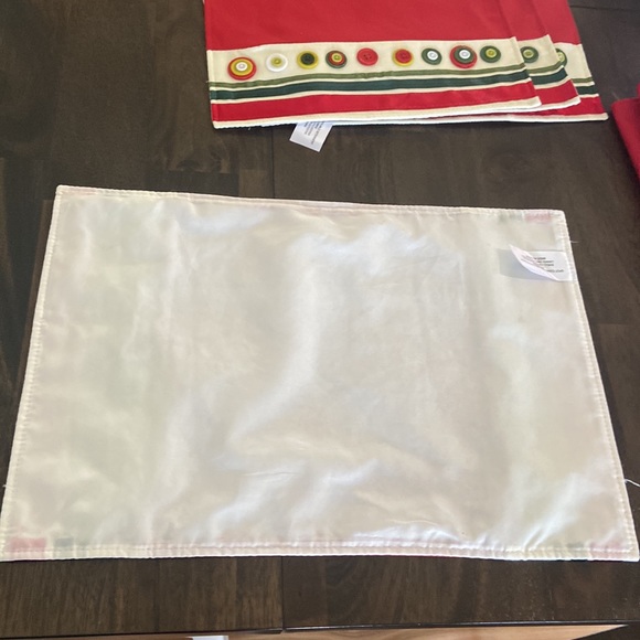 6 Jingles & Joy Christmas placemats like new! Red and green buttons and ribbon - Picture 10 of 17